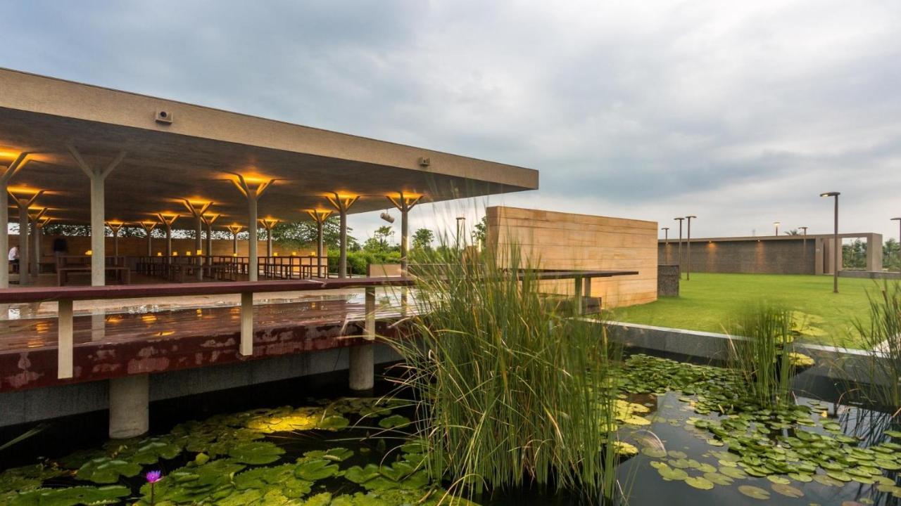Life At Repose- Lake Villas Resort & Club Chor Warodra Exterior foto